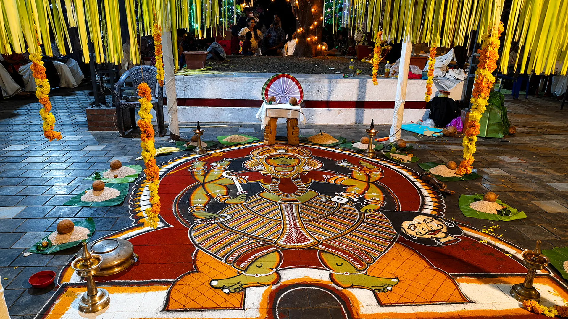 പടിഞ്ഞീരാട് കാവ് ക്ഷേത്രത്തിലെ ദീപാലങ്കാരം
